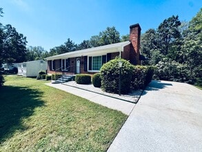 Building Photo - 517 Madewood Rd