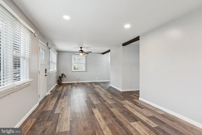 Building Photo - 12 Normandy Dr