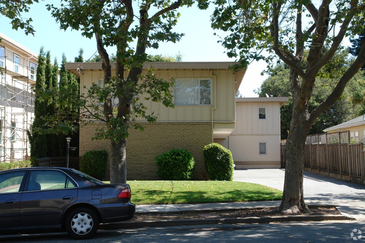 Building Photo - 720 Highland