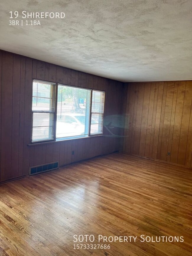 Building Photo - large home with TWO car garage in Ferguson!