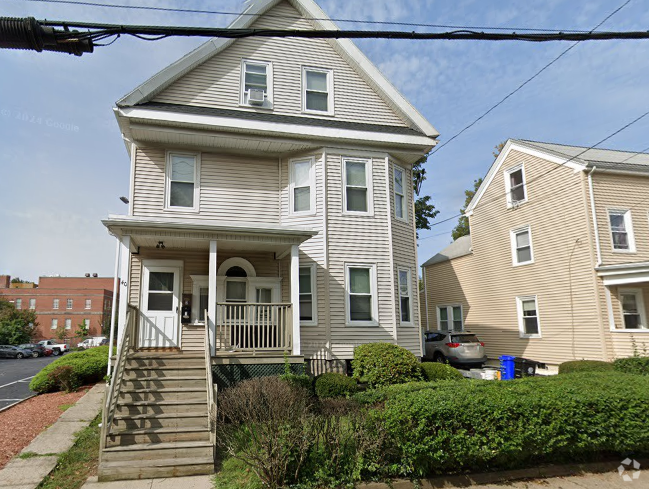 Building Photo - 40 Cedar St