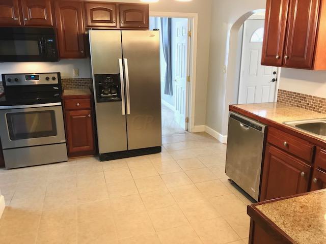 La cocina, que se encuentra junto al dormitorio y la sala de estar del primer piso. - 711 E 6th Ave