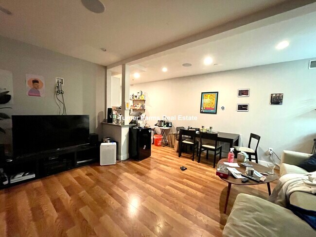 Foto del edificio - 721 Parker St