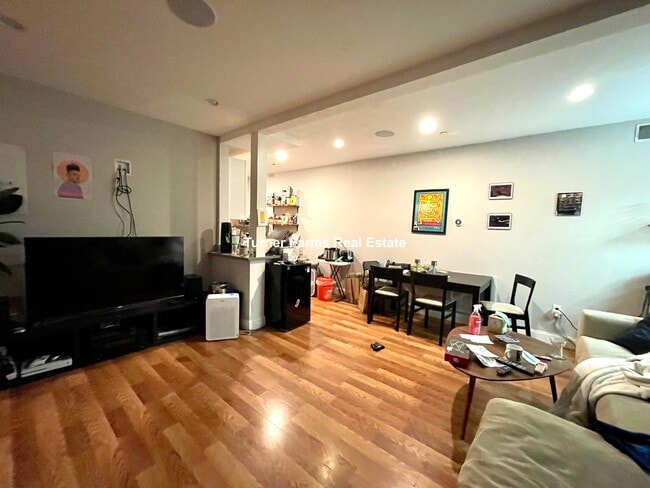 Building Photo - 721 Parker St