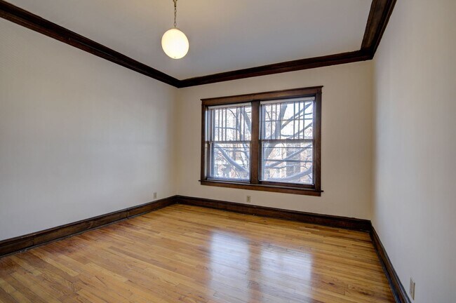Foto del edificio - 1336 W Waveland Ave