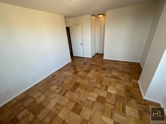 Foto del edificio - Beautiful 3 Bedroom 2.5 bath Apartment In ...