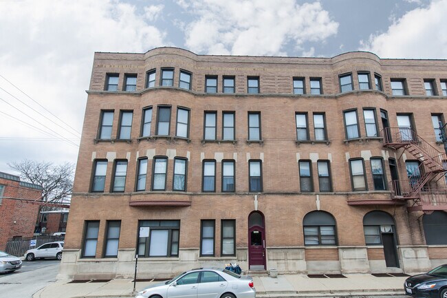 Building Photo - 540 W Armitage Ave