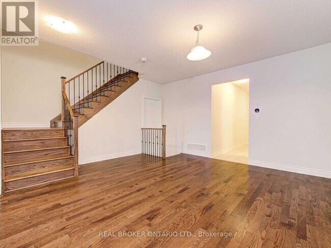 Building Photo - 20 Dunley Cres