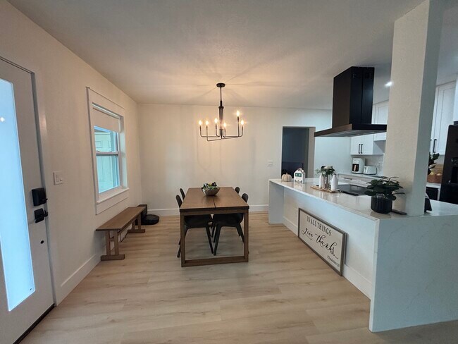 Foto del edificio - 8003 Somerset Ln