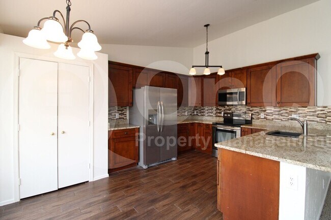 Building Photo - 941 S Wanda Dr