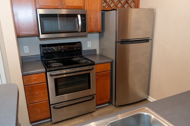 Building Photo - One Bedroom at Walker Square!