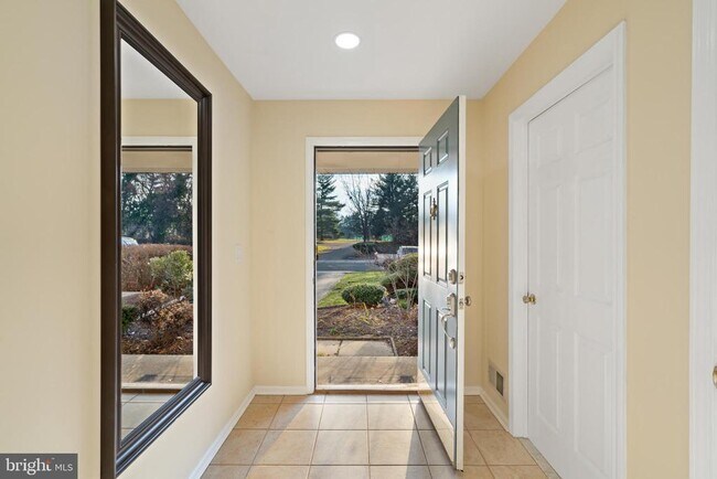 Building Photo - 3334 Woodland Cir