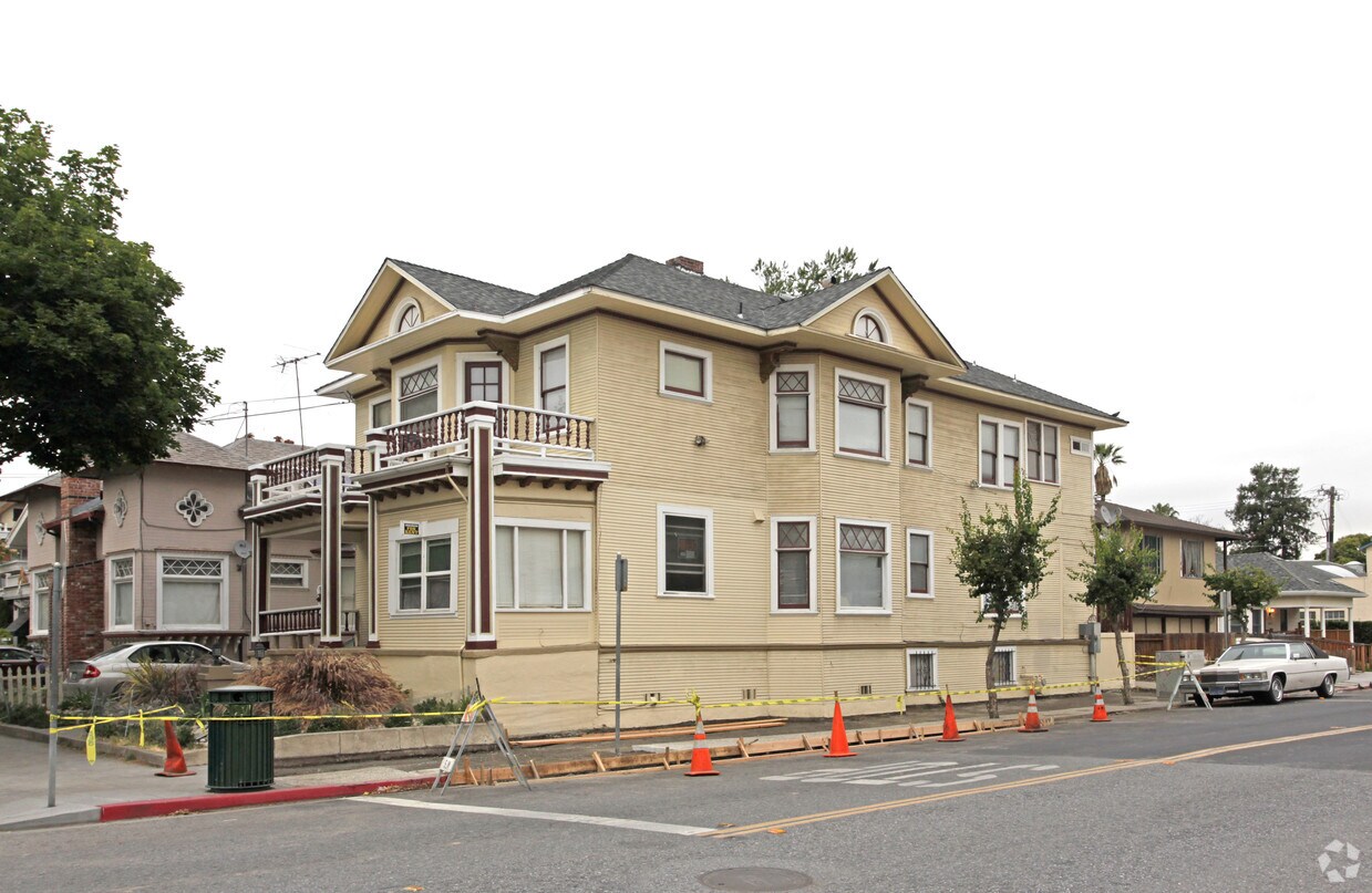 Primary Photo - 106 N 5th St