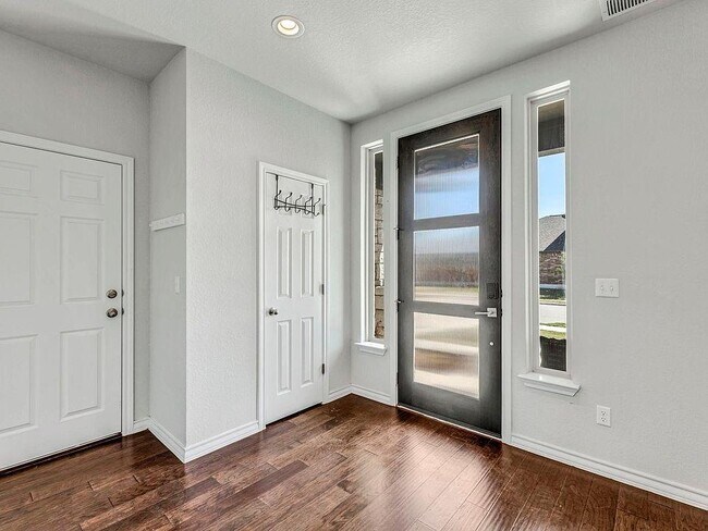 Building Photo - 3900 Harbor Point Dr
