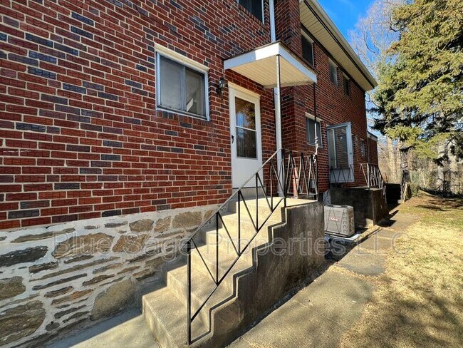 Foto del edificio - 205 Juniper Rd