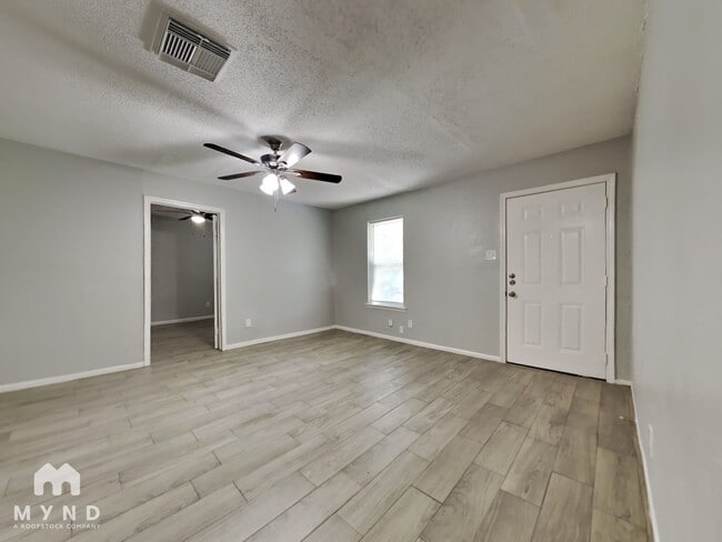 Building Photo - 9233 Nyssa St