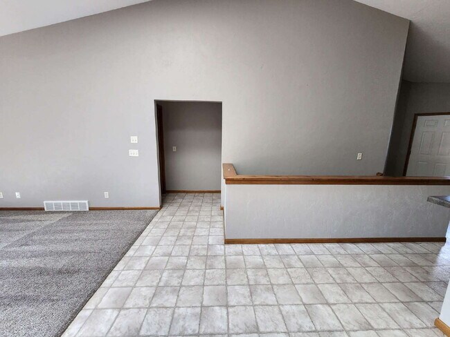 Foto del edificio - Large Side by Side Townhouse Greenville