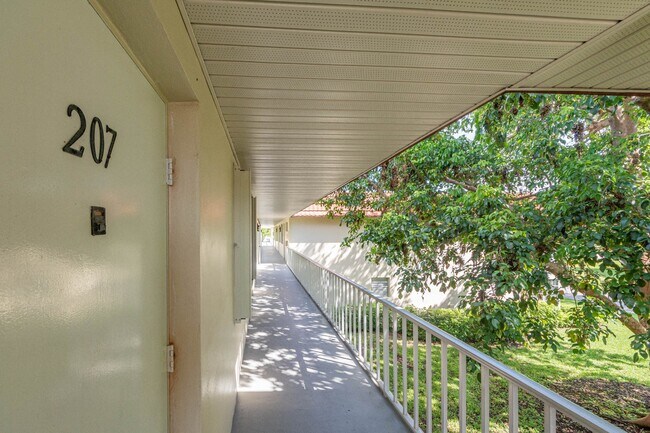 Building Photo - 28 Pine Arbor Ln