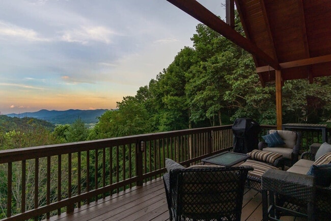 Building Photo - 141 Yellow Locust Dr