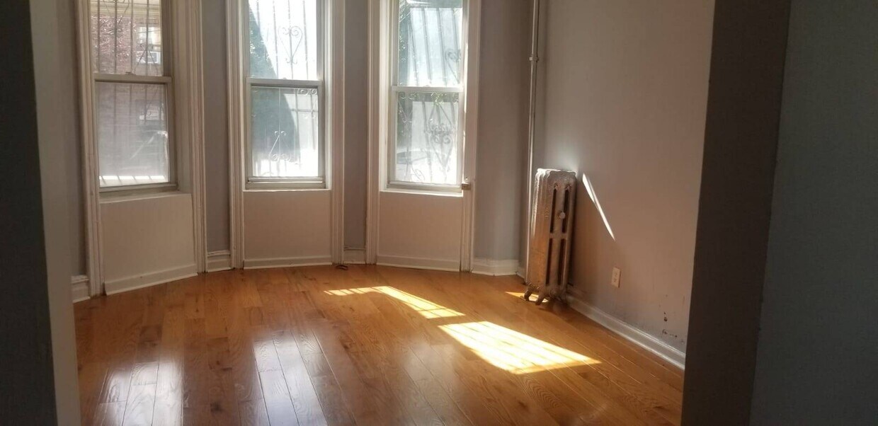 Primary Photo - 409 Jerome St
