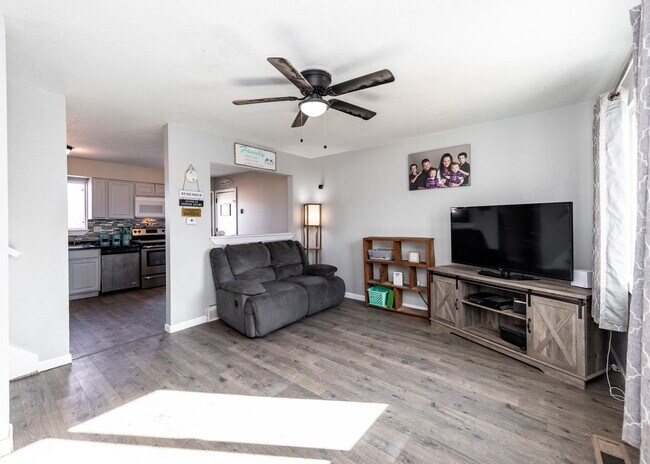 Building Photo - Welcome to this charming 3-bedroom, 1.5-ba...