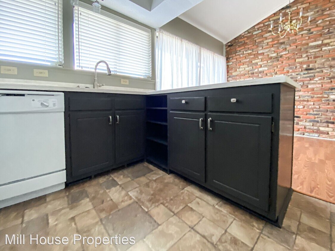 Primary Photo - 2 br, 2 bath House - 206 Oak Tree Drive
