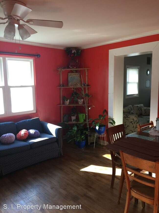 Building Photo - 3 br, 1.5 bath House - 900 W. Willow