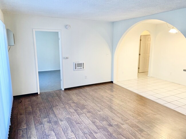 Building Photo - 3359 Mentone Ave