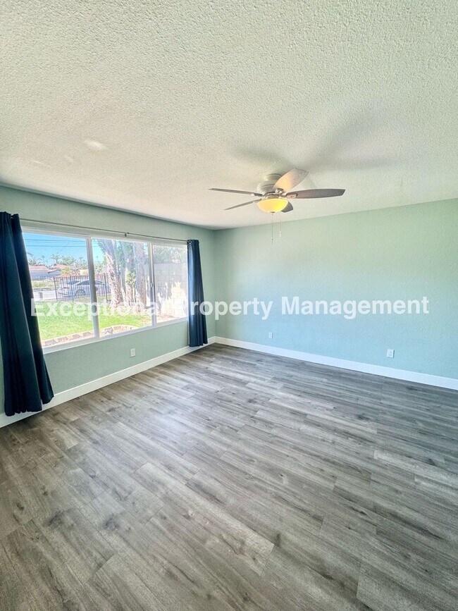 Foto del edificio - Ready to move in 3 bed 2 bath pool home