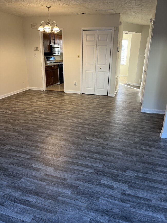 Building Photo - 2392 Cove Rd