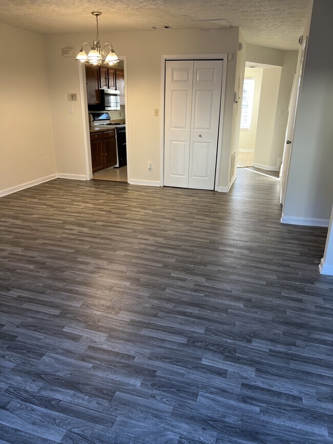 Foto del edificio - 2392 Cove Rd