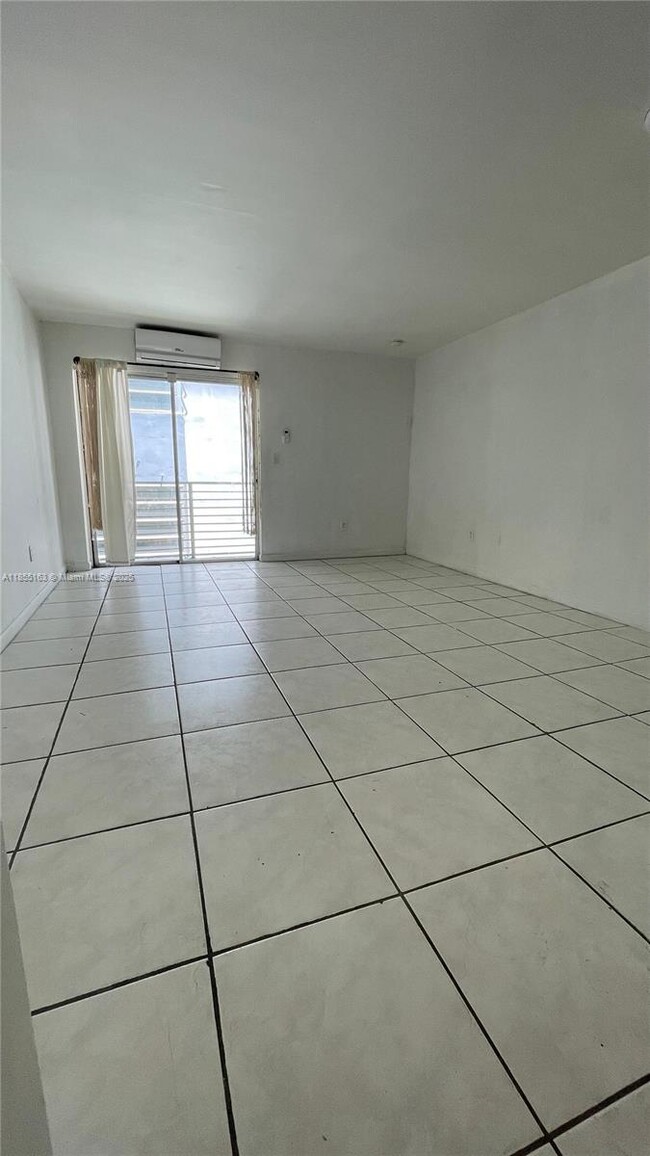 Building Photo - 1441 Lincoln Rd