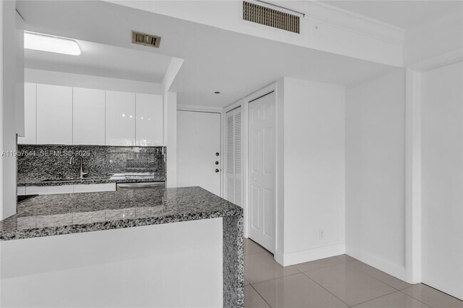 Foto del edificio - 220 Lakeview Dr