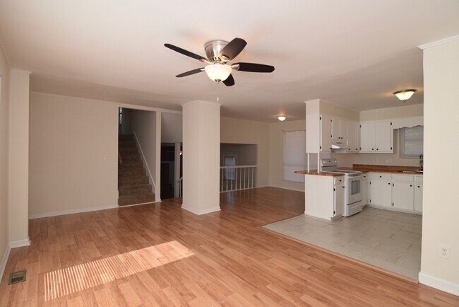 Building Photo - Large 3 Bed/2 Bath House for Lease in Heph...