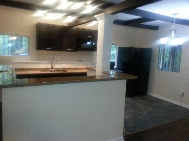 Building Photo - 5085 Balus Dr