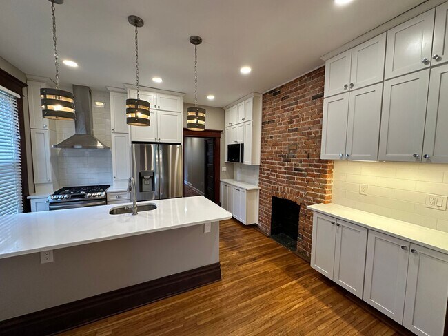 Foto del edificio - 403 W 8th Ave