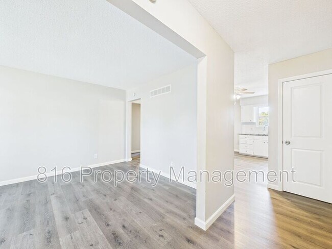 Foto del edificio - 11125-11127 E 84th Terr