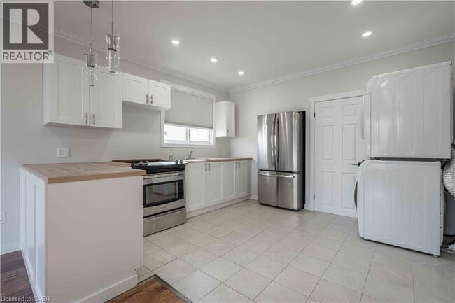 Building Photo - 204 Glow Ave