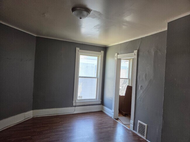 Foto del edificio - 345-347 W Kennedy St
