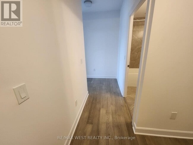 Photo du bâtiment - 3240 William Coltson Ave