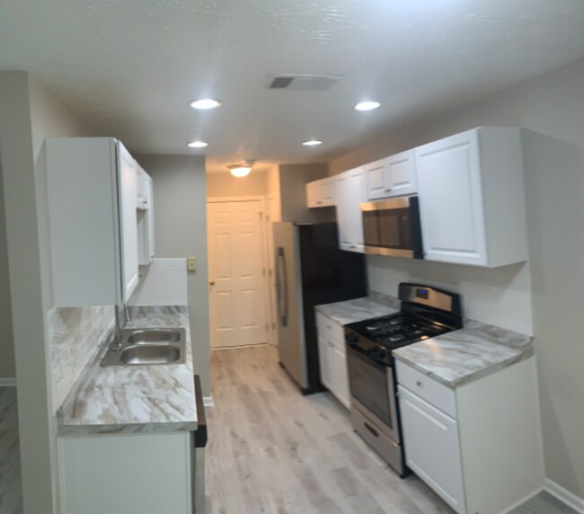 Foto del edificio - 289 Silver Ridge Dr