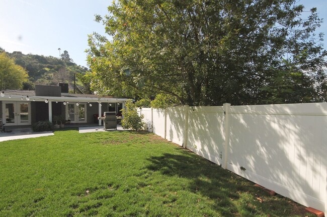 Foto del edificio - Mid-Century Modern Masterpiece!  South of the BLVD. Minutes to Westside, Mulholland, 405. Roscoma...