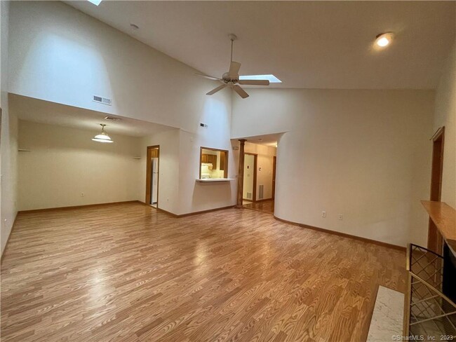 Building Photo - 33 Langdon Ct