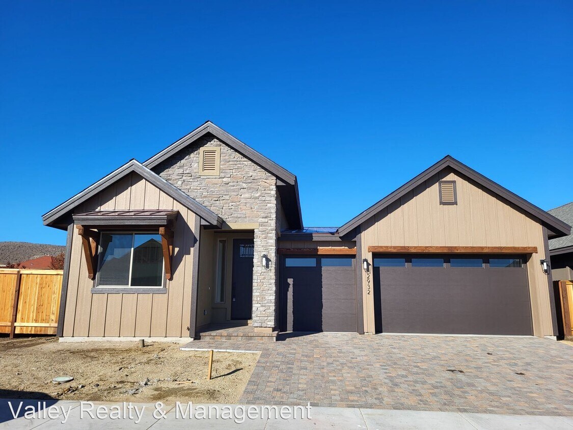 3 br, 2.5 bath House 2932 Cambria Loop House Rental in Carson City