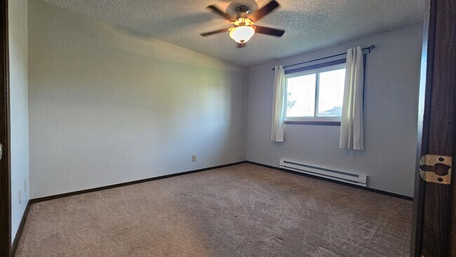 Building Photo - 2865 Springreen Dr
