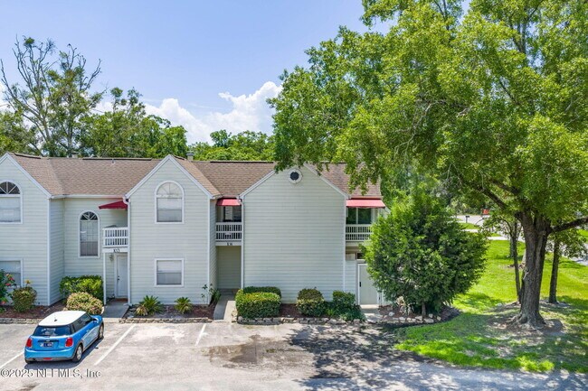 Building Photo - 2300 Twelve Oaks Dr