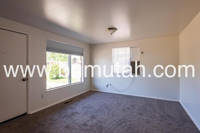 Building Photo - 410 Welby Ave S