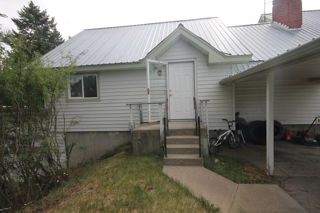Building Photo - 1505 5th Ave W