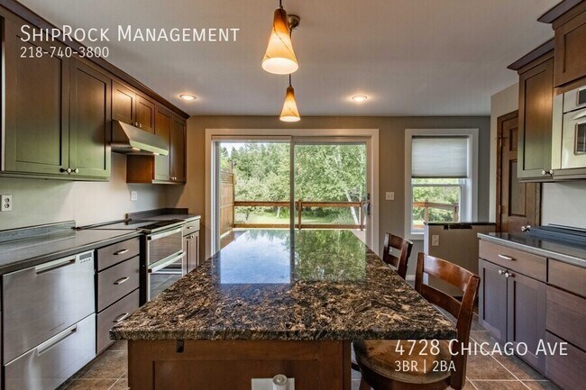 Foto del edificio - 4728 Chicago Ave