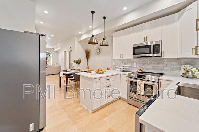 Foto del edificio - 2329 E Madison St